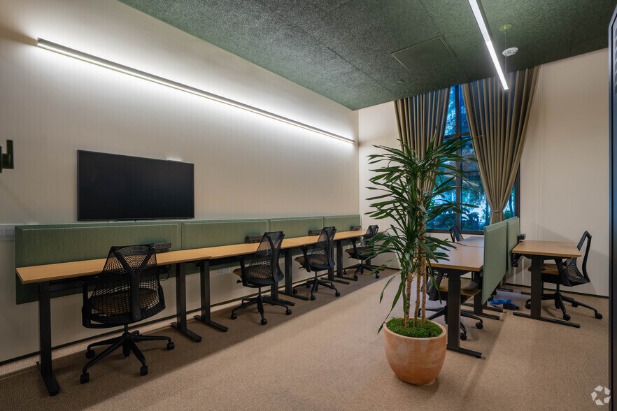 More Photos Of 1300 El Camino Real, Menlo Park Coworking Space