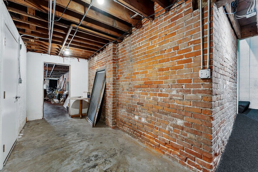 More Photos Of 119 S Calumet Ave, Chesterton Storefront Retail Residential For Lease