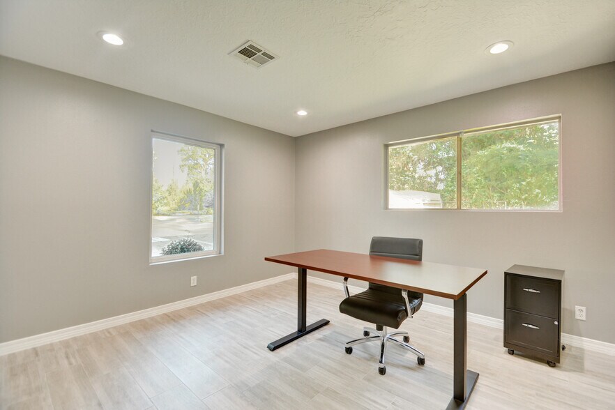 More Photos Of 26615 Oak Ridge Dr, The Woodlands Office For Lease