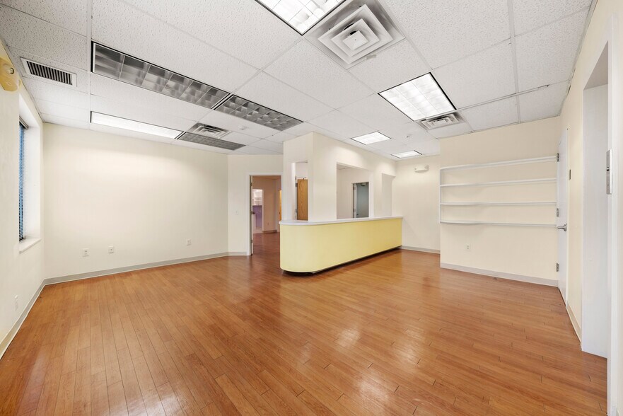 More Photos Of 2083 Center Ave, Fort Lee Medical For Lease