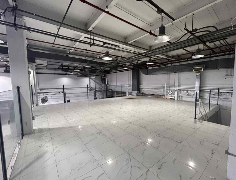 More Photos Of 33-20 55th St, Woodside Service For Lease