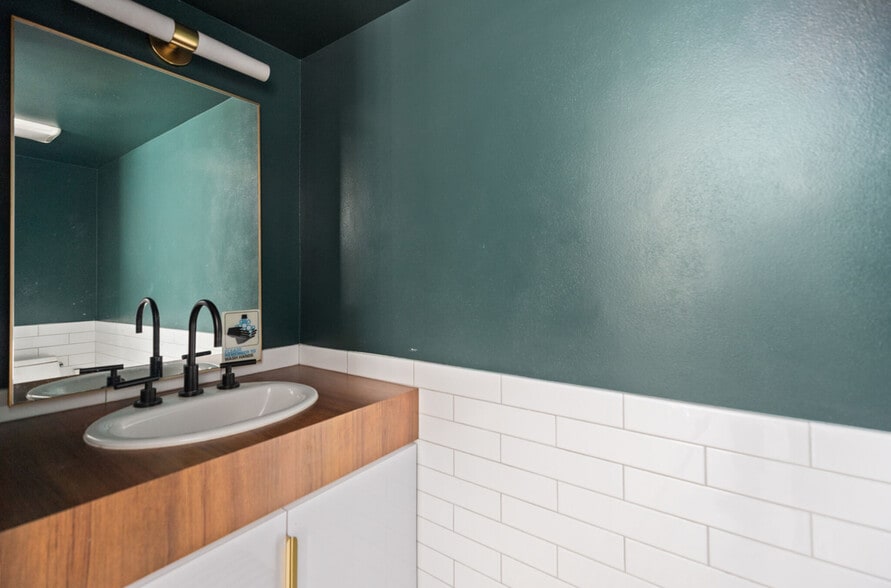 More Photos Of 1590 S Coast Hwy, Laguna Beach Storefront Retail Office For Sale