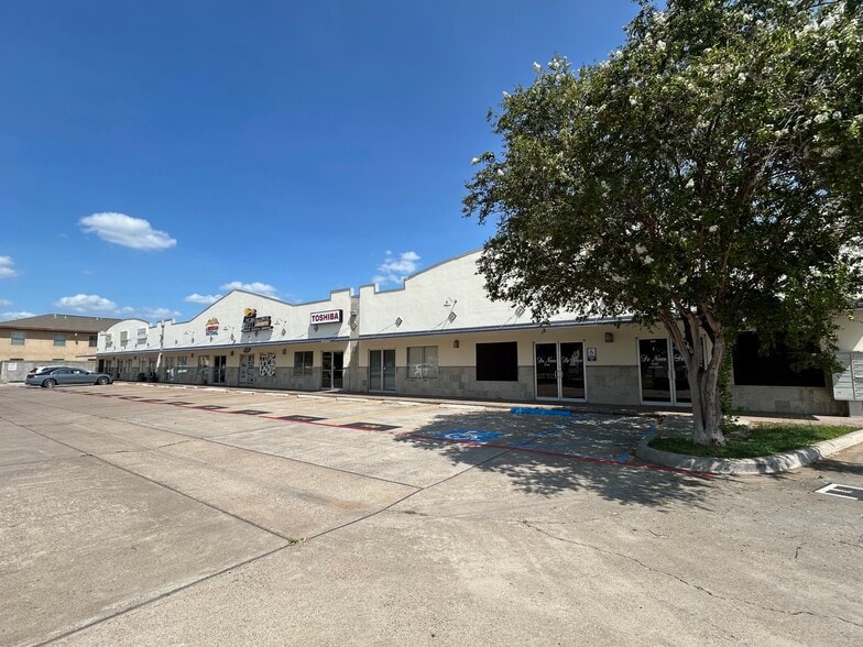 More Photos Of 9803 Sterling Loop, Laredo Storefront Retail Office For Sale