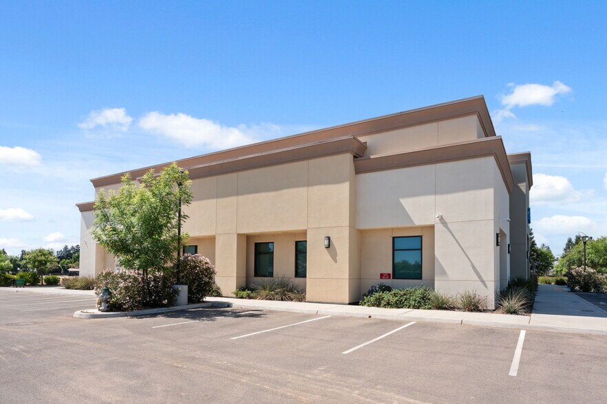 More Photos Of 4679 W Spruce Ave, Fresno Medical For Sale