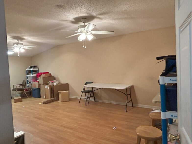 More Photos Of 2301 Brooklyn Ave, Harvey Light Manufacturing For Lease