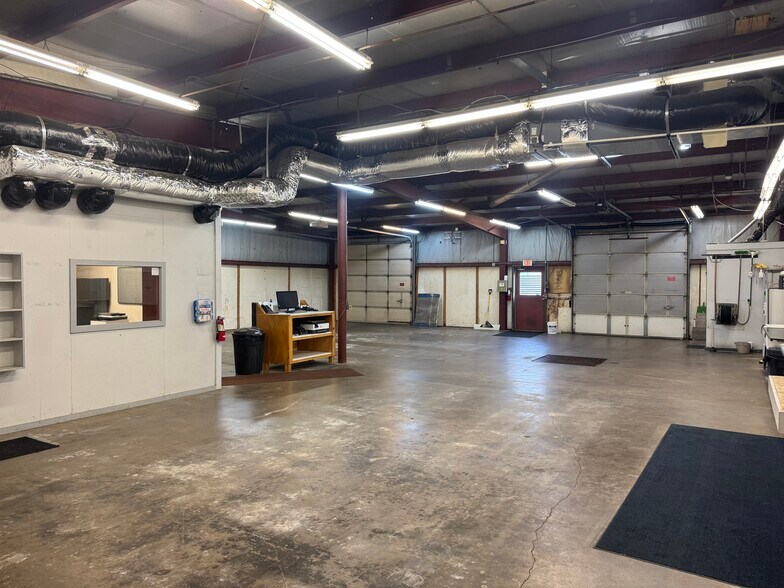 More Photos Of 2610 Seiferth Rd, Madison Warehouse For Sale