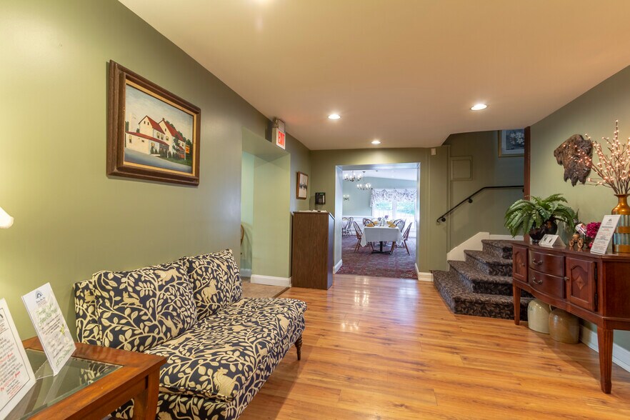 More Photos Of 898 Allentown Rd, Telford Restaurant For Sale