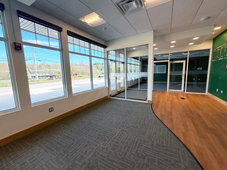 More Photos Of 71 Calef Hwy, Lee Storefront Retail Office For Lease