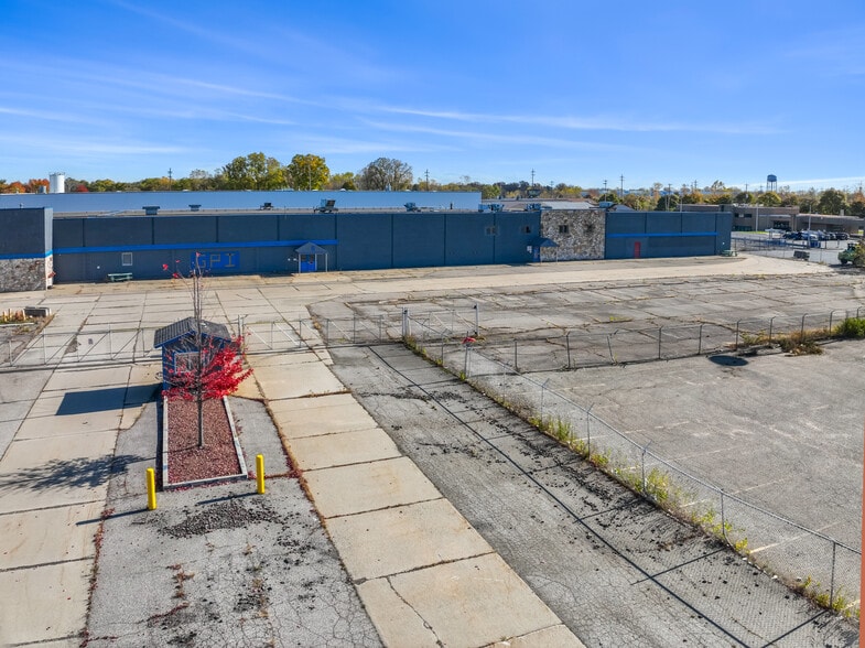 More Photos Of 2010 N Dort Hwy, Flint Service For Sale