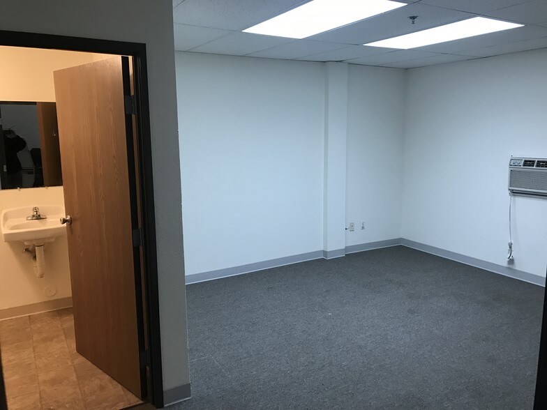 More Photos Of 6260 W 52nd Ave, Arvada Warehouse For Lease