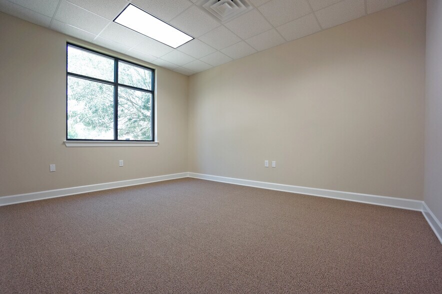 More Photos Of 12440 Emily Ct, Sugar Land Medical For Lease