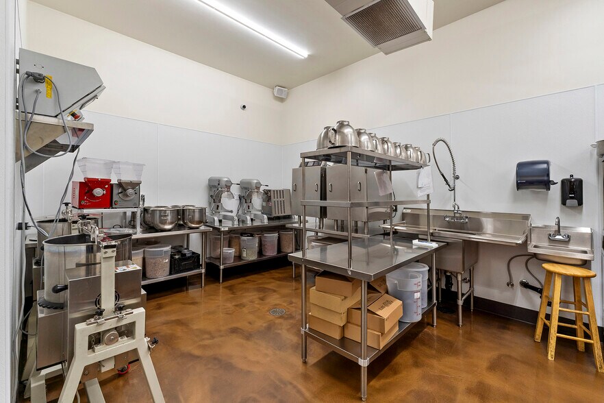 More Photos Of 405 E Indiana Ave, Coeur D Alene Storefront Retail Residential For Lease