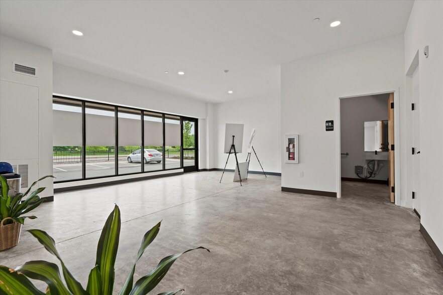 More Photos Of 2914-2924 Buchanan St, Kansas City Unknown For Lease