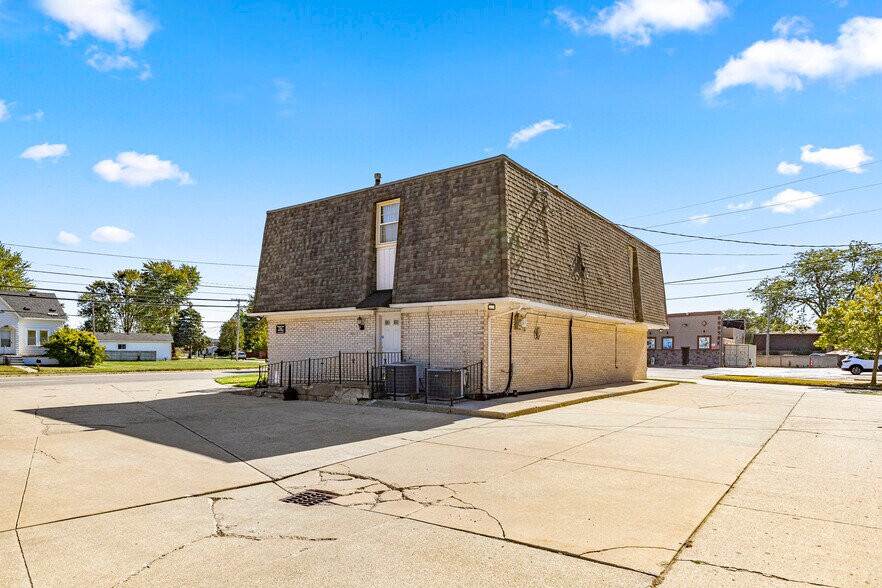 More Photos Of 30401 Utica Rd, Roseville Office For Sale