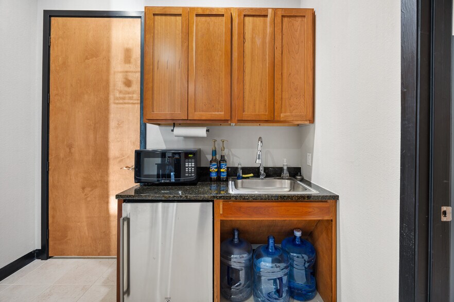 More Photos Of 1707 E Beltline Rd, Coppell Medical For Sale