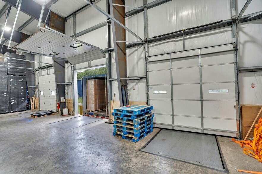 More Photos Of 5 Mars Ct, Montville Warehouse For Lease