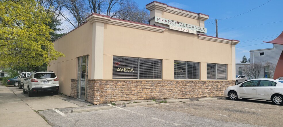 More Photos Of 122 W William St, Delaware Freestanding For Lease