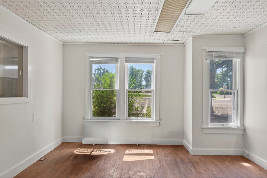 More Photos Of 2091 Locust Rd, Montrose Apartments For Sale