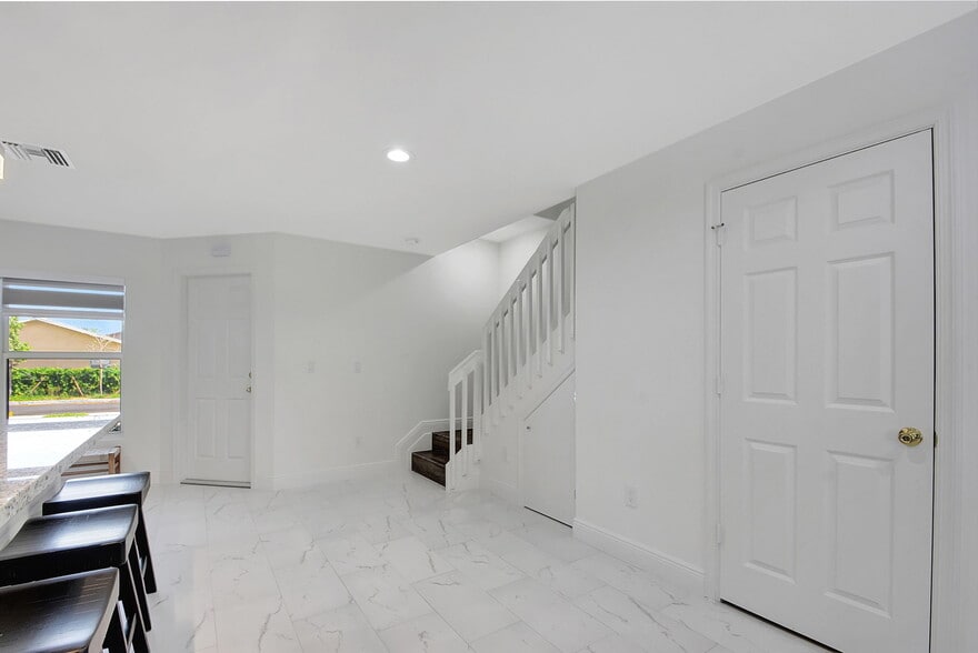 More Photos Of 3871 Patio Ct, Lake Worth Apartments For Sale