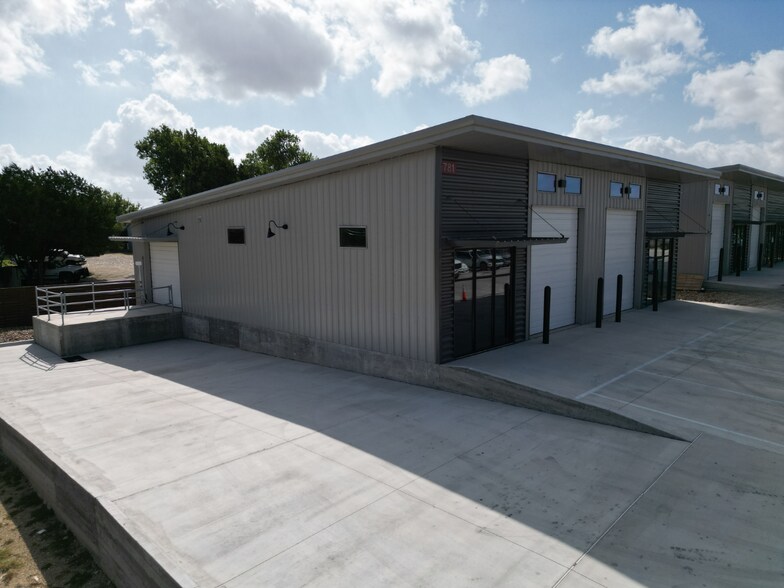 More Photos Of 775 County Road 270, Leander Warehouse For Lease