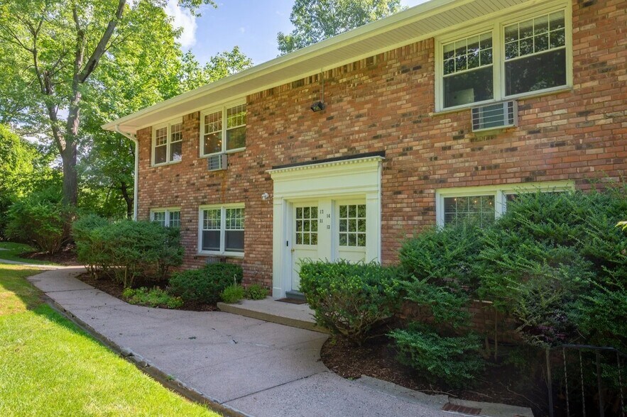 More Photos Of 14 Walden Pl, Montclair Apartments For Sale
