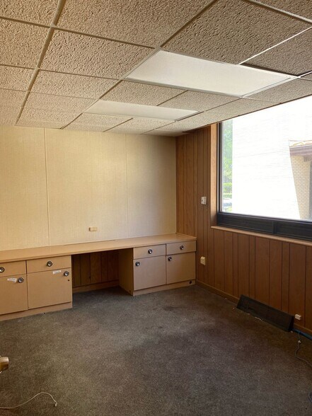 More Photos Of 1226 N Michigan Ave, Saginaw Office For Sale