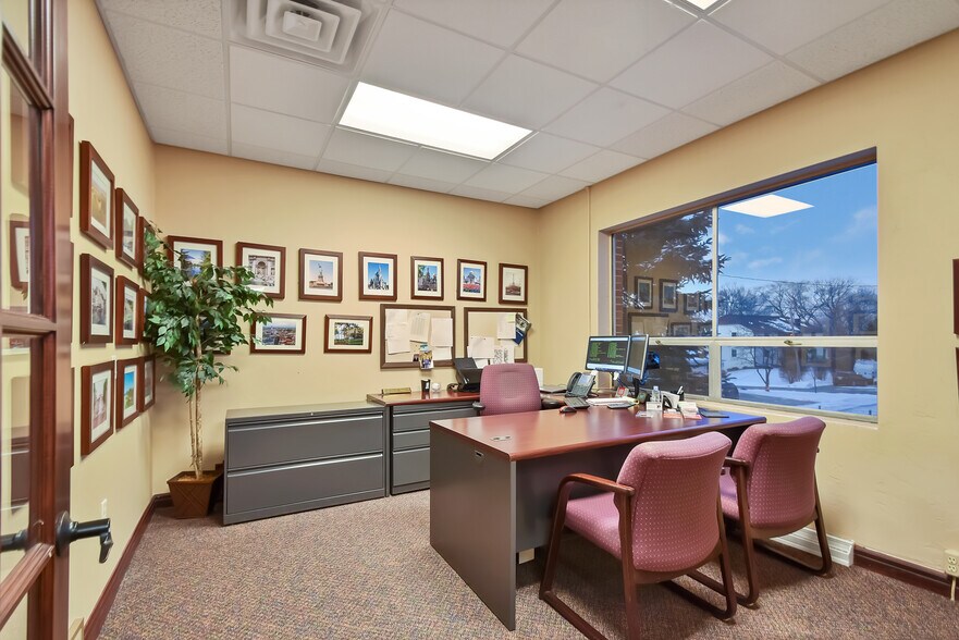 More Photos Of 435 N Broadway St, De Pere Medical For Lease