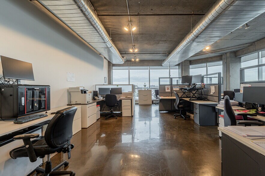 More Photos Of 3737 Boul Cremazie E, Montréal Office For Sale