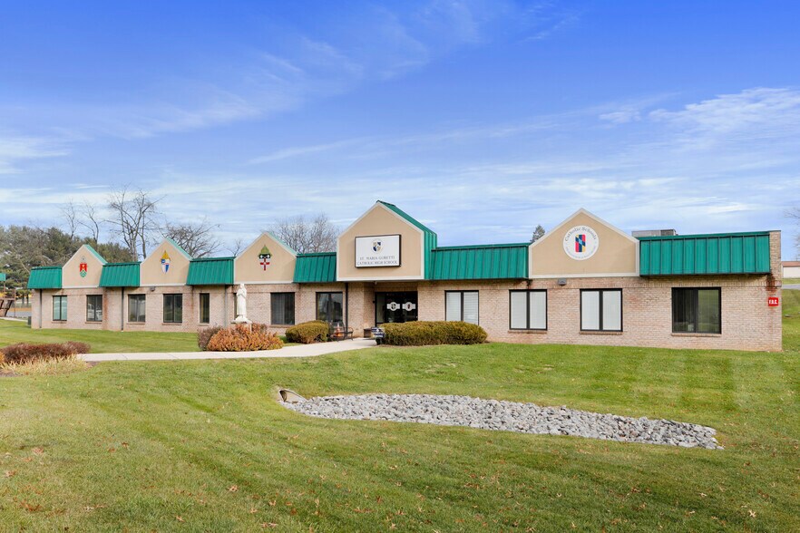 More Photos Of 18614 Crestwood Dr, Hagerstown Schools For Lease