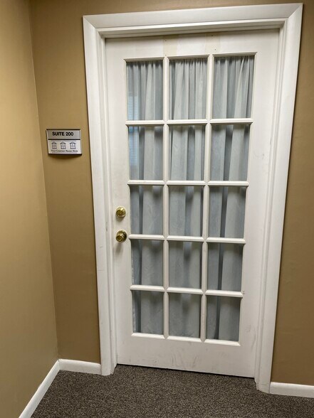 More Photos Of 4415-4427 E 31st St, Tulsa Unknown For Lease