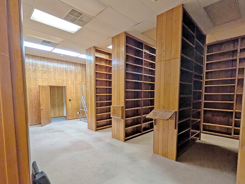 More Photos Of 2001 W Main St, Carbondale Office For Lease