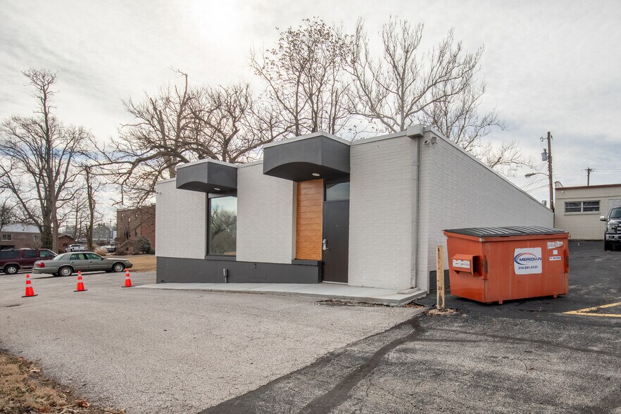 More Photos Of 751 Rue Saint Francois St, Florissant Office For Lease