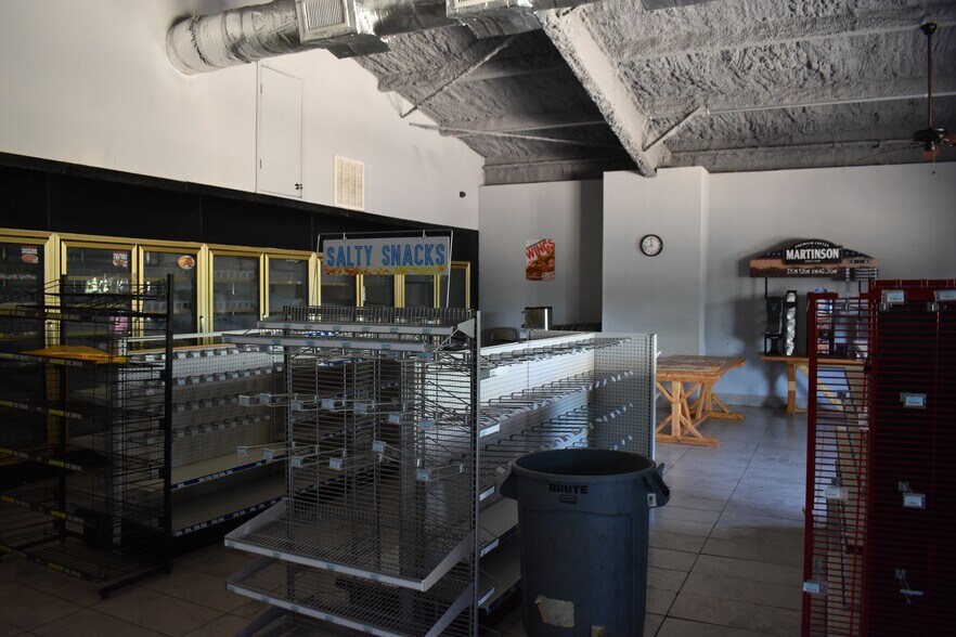 More Photos Of 116 S Arkansas Ave, Bloomburg Convenience Store For Sale