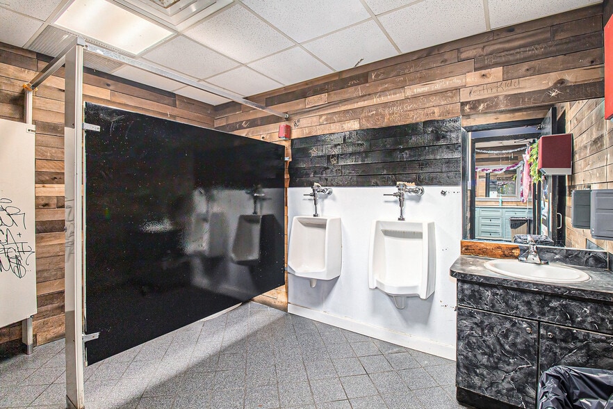 More Photos Of 5153 Fenton Rd, Flint Restaurant For Sale