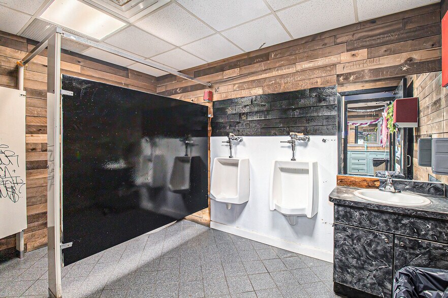 More Photos Of 5153 Fenton Rd, Flint Restaurant For Sale