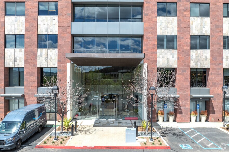 More Photos Of 13520 Evening Creek Dr N, San Diego Office For Sale