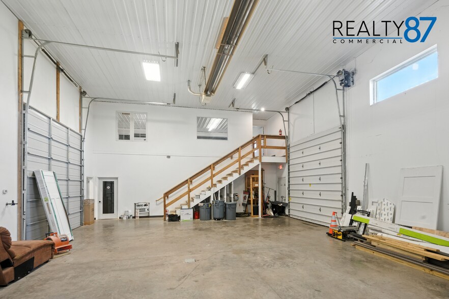 More Photos Of 2700 Stonegate Ct, Hiawatha Showroom For Sale