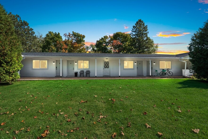 More Photos Of 10440 Orchard Dr, Sister Bay Hotel For Sale