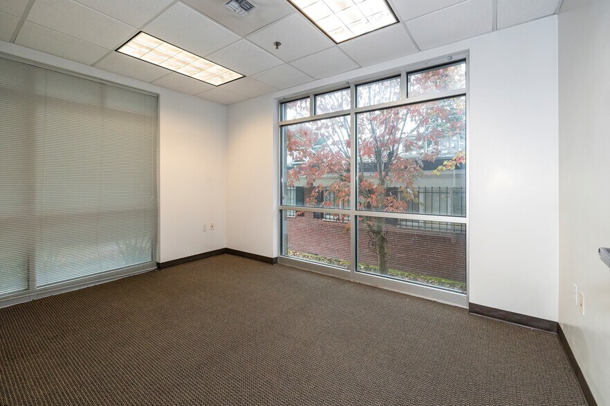 More Photos Of 8820 59th Ave SW, Lakewood Office For Lease