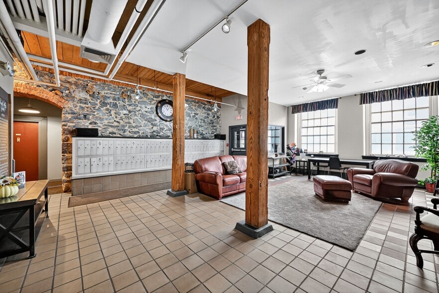 More Photos Of 155 S Poplar St, Elizabethtown Apartments For Sale