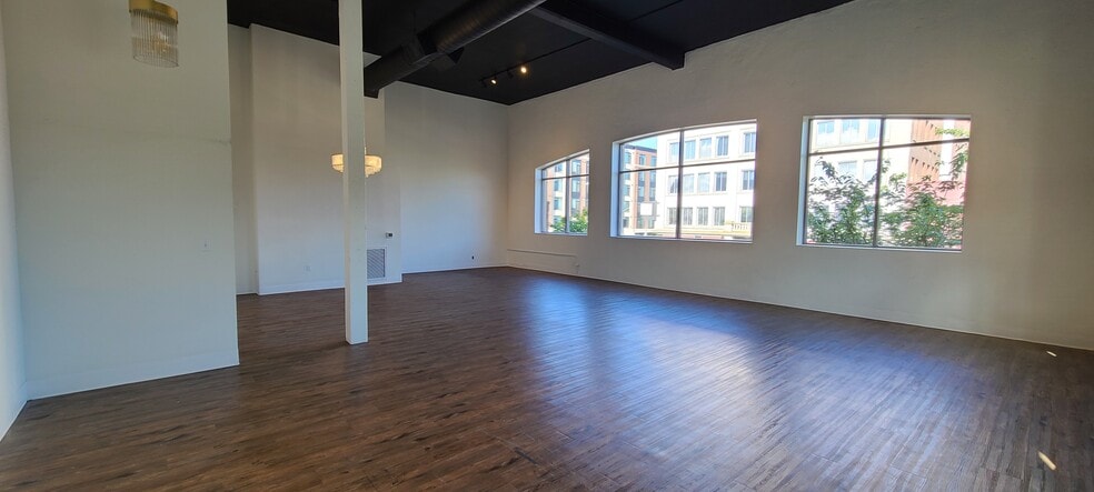 More Photos Of 120 Commercial St NE, Salem Storefront Retail Office For Lease