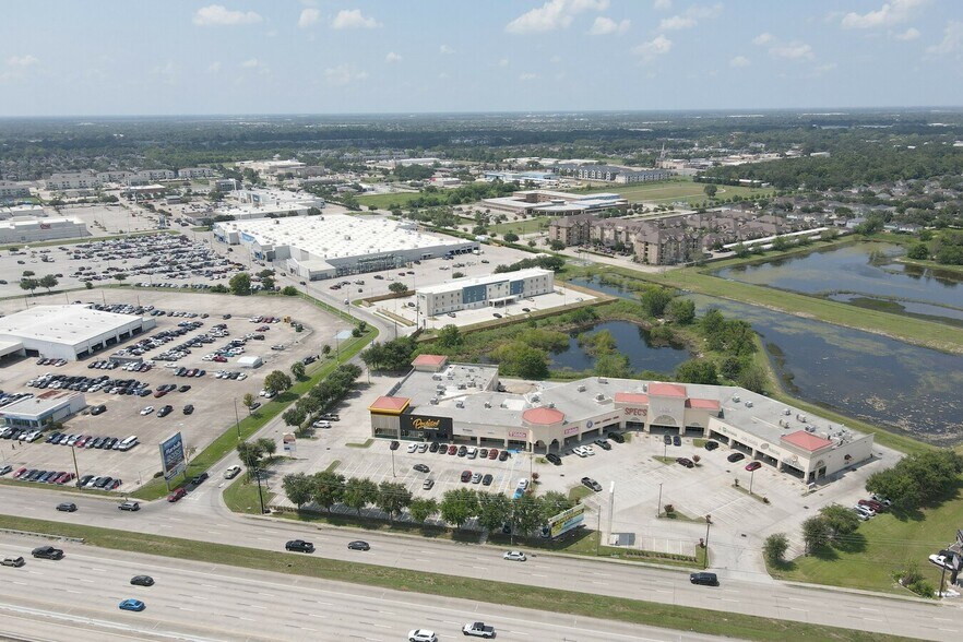 More Photos Of 11130 Gulf Fwy, Houston Unknown For Lease