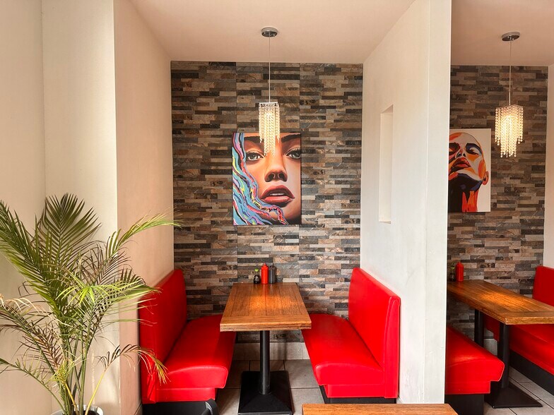 More Photos Of River Oaks Restaurant / Cafe, Houston Restaurant For Lease