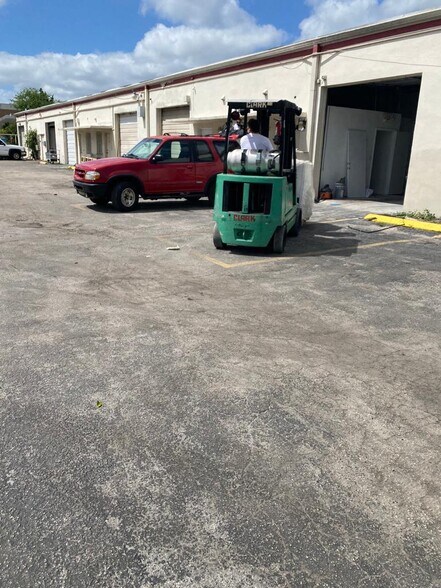 More Photos Of 1360 NW 65th Ave, Plantation Warehouse For Lease