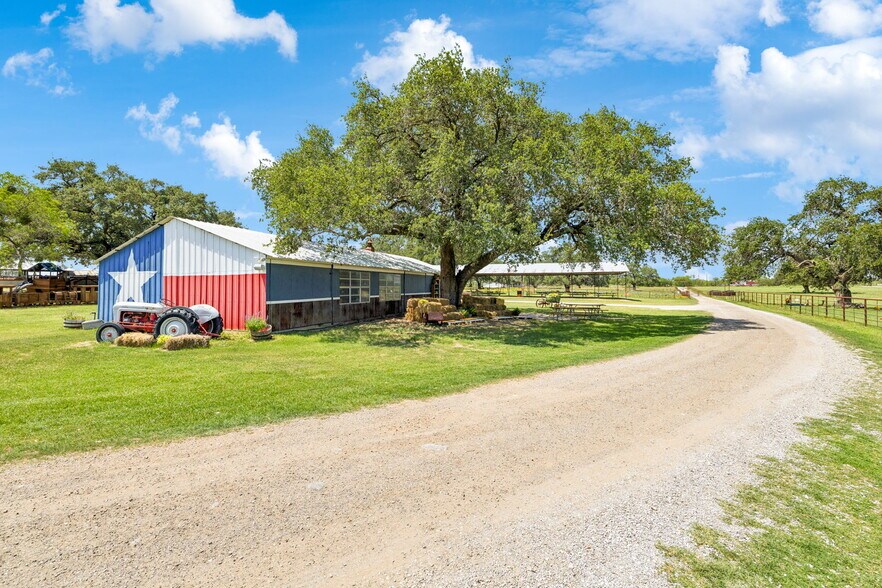 More Photos Of 995 W Gates Valley Rd, Poteet Land For Sale