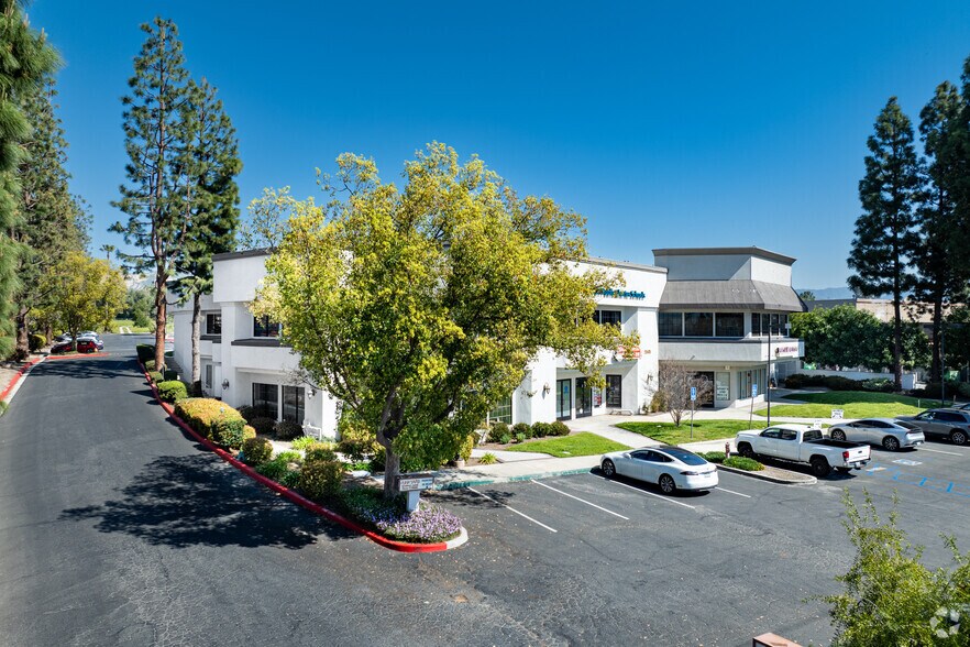 More Photos Of 2585 Cochran St, Simi Valley Freestanding For Sale