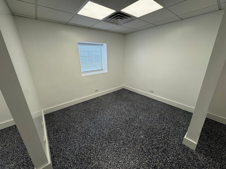 More Photos Of 1520 Hannah Ave, Forest Park Flex For Lease