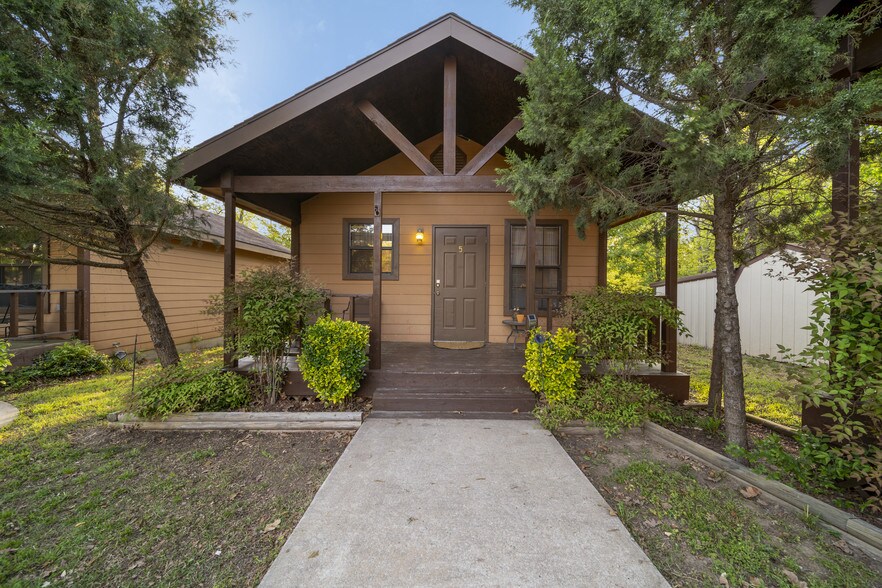 More Photos Of 446724 E 390 Rd, Langley Hotel For Sale