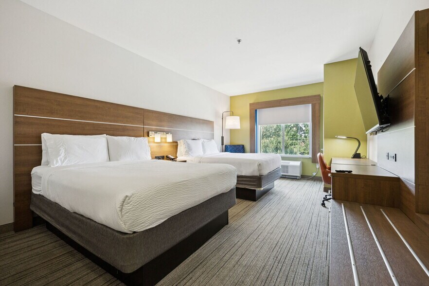 More Photos Of 8703 E R L Thornton Fwy, Dallas Hotel For Sale