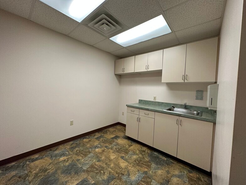 More Photos Of 1355 W Main St, Bellevue Office For Lease